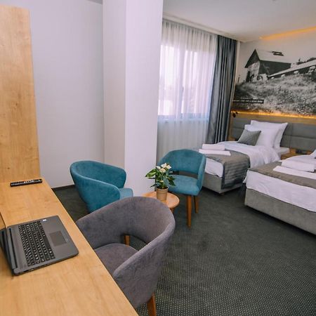 Hotel Salis Tuzla Bagian luar foto