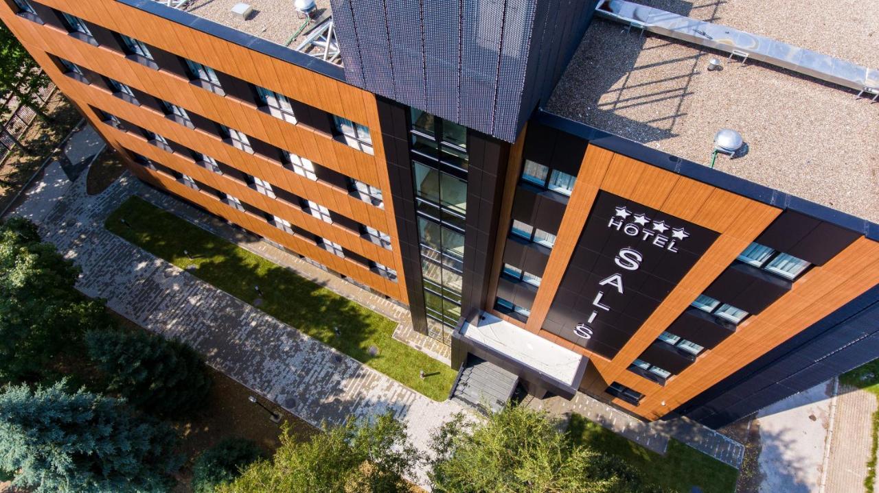 Hotel Salis Tuzla Bagian luar foto