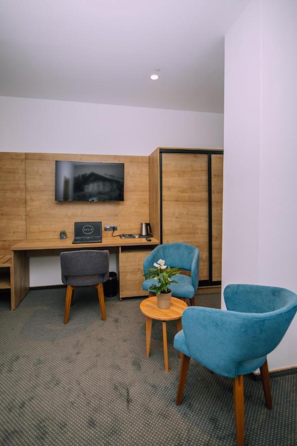 Hotel Salis Tuzla Bagian luar foto
